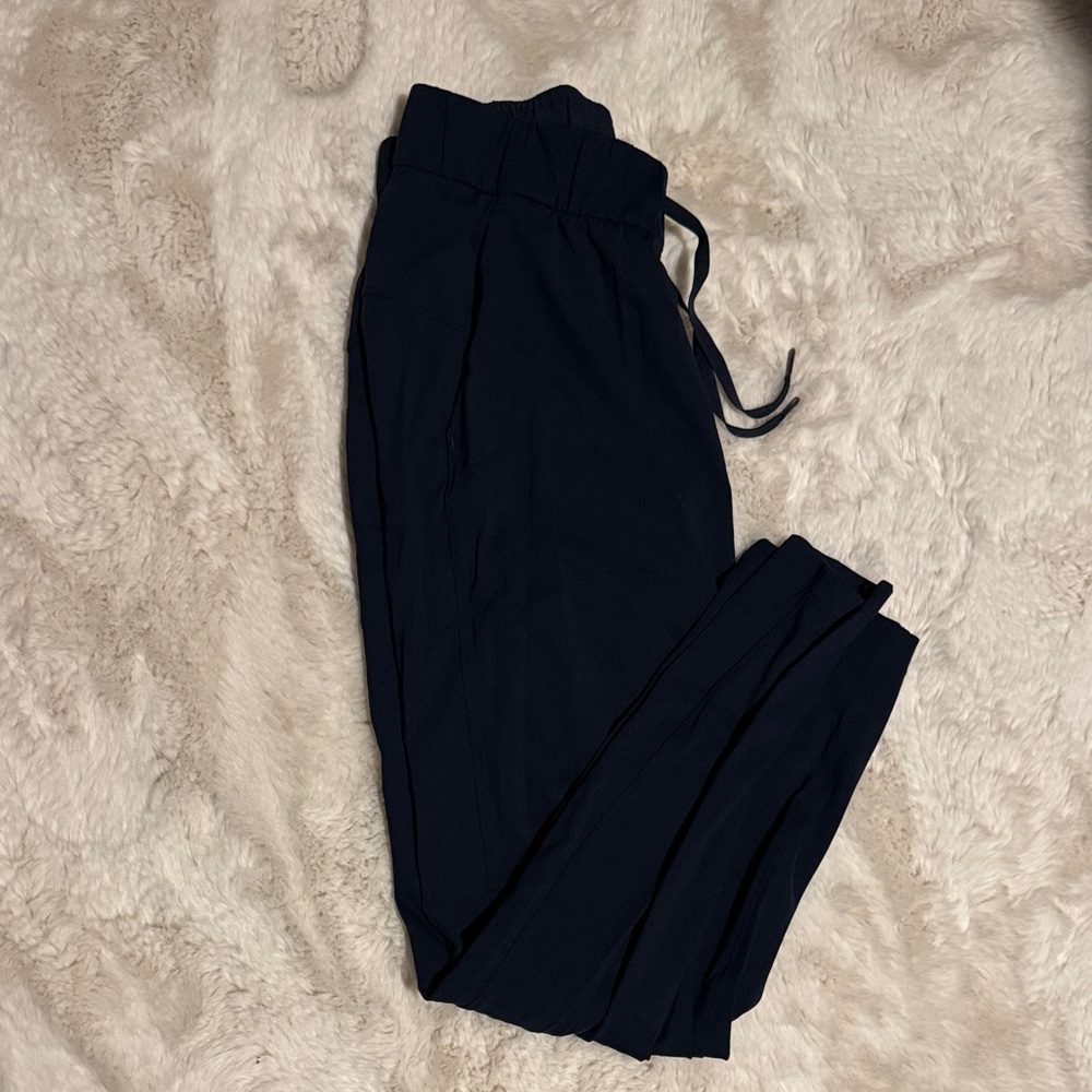 LULU🍋 On The Fly Pants - Picture 5 of 8